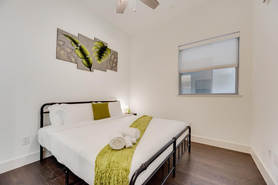 Bed, Bedroom, fireplace, towels