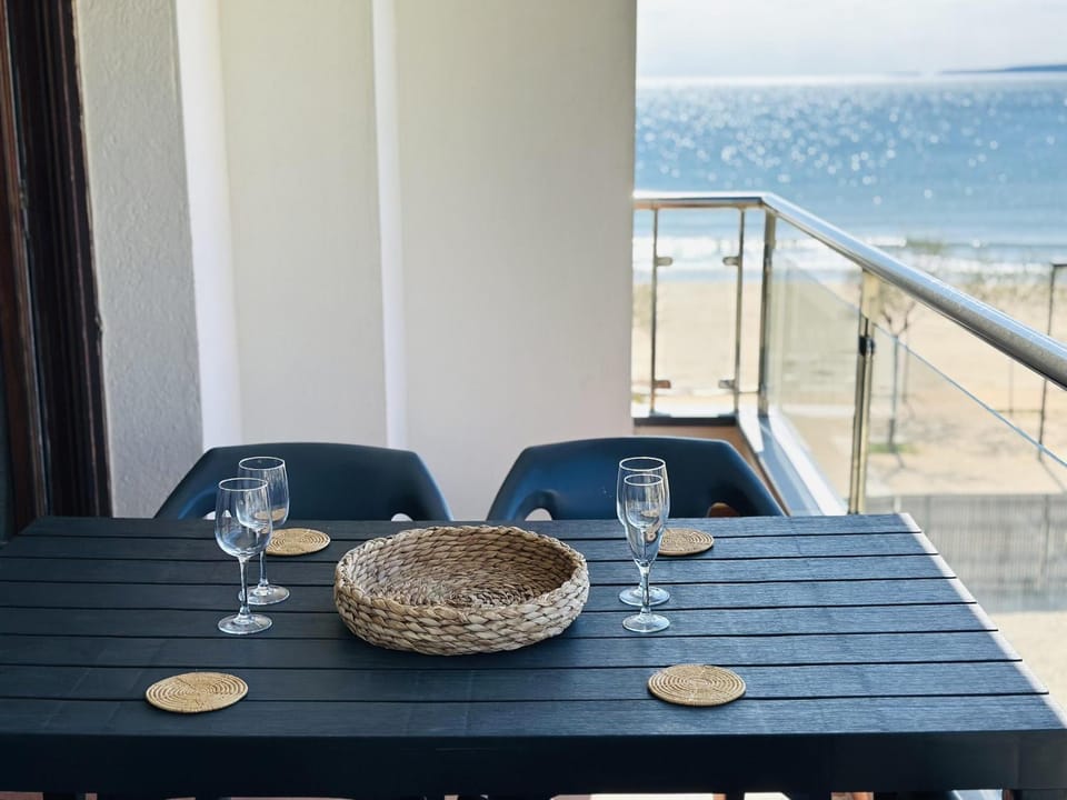 Apartamento frente al mar con terraza y parking privado en Roses - ES-258-37 Apartment in Roses