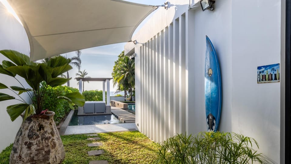 Property building, Day, Garden, Garden view