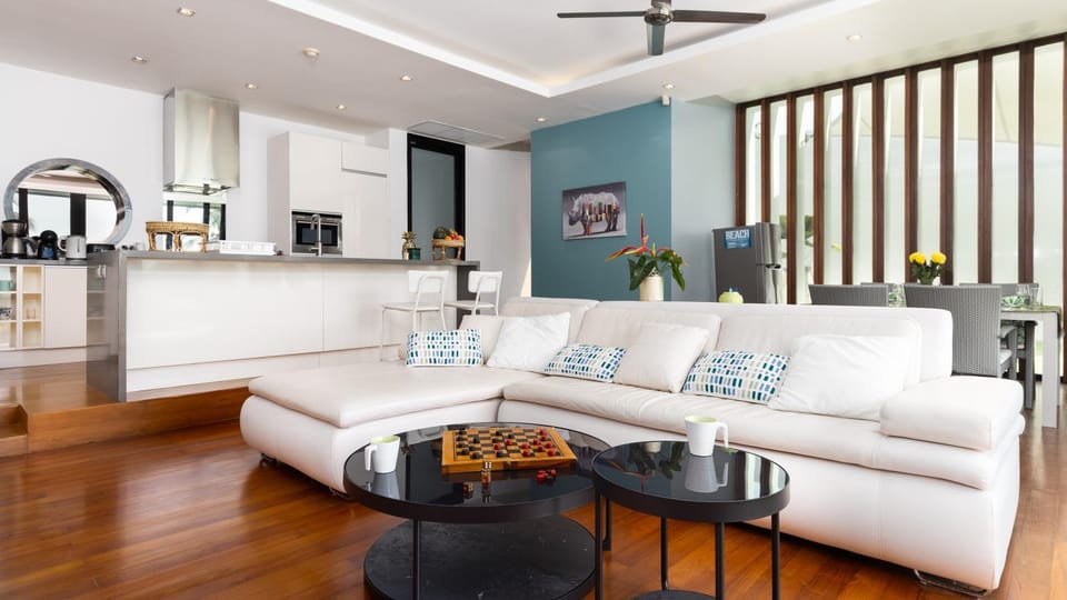 Kitchen or kitchenette, Living room, Seating area, Dining area, fireplace