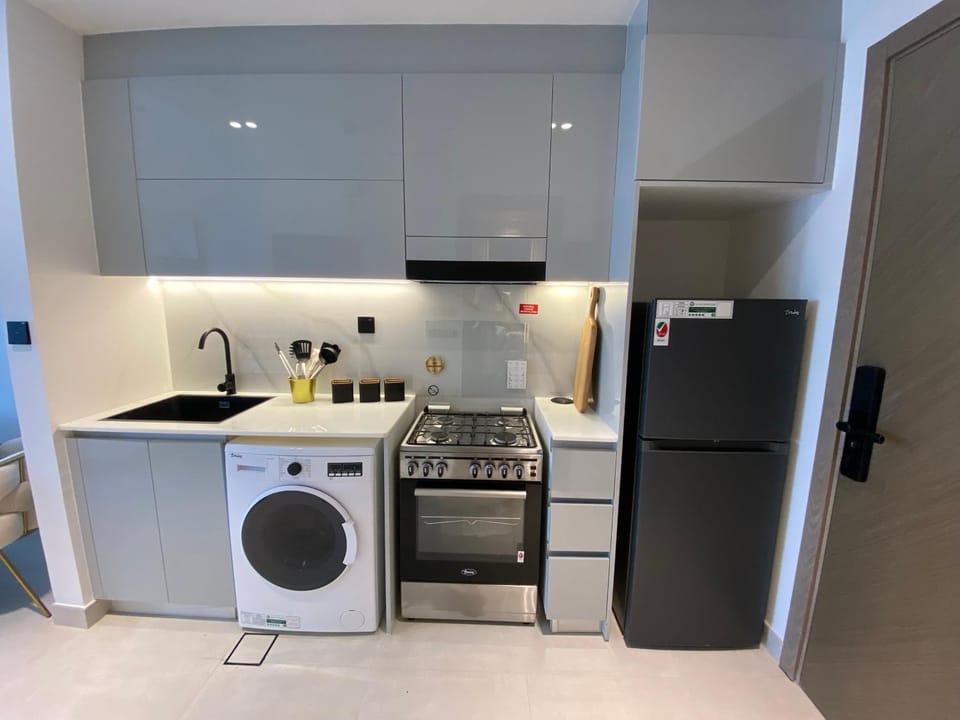 Kitchen or kitchenette, pet friendly, stove, washing machine