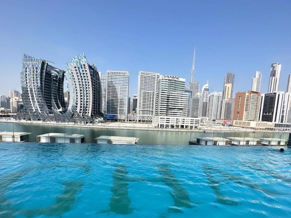 Property building, Day, Natural landscape, Activities, City view, Sea view