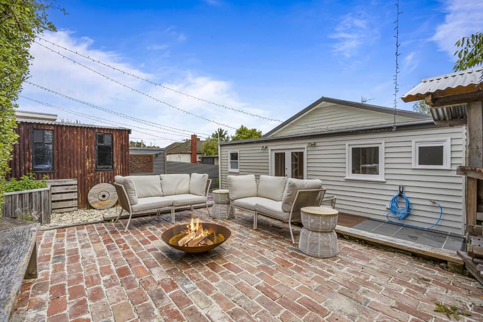 Lovely 3-Bed with Alfresco Dining in Prime Suburb House in Ballarat