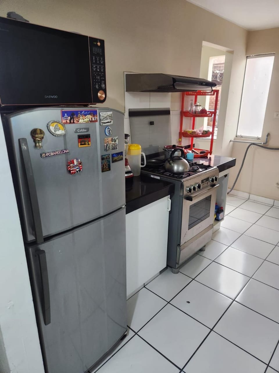 Kitchen or kitchenette, minibar