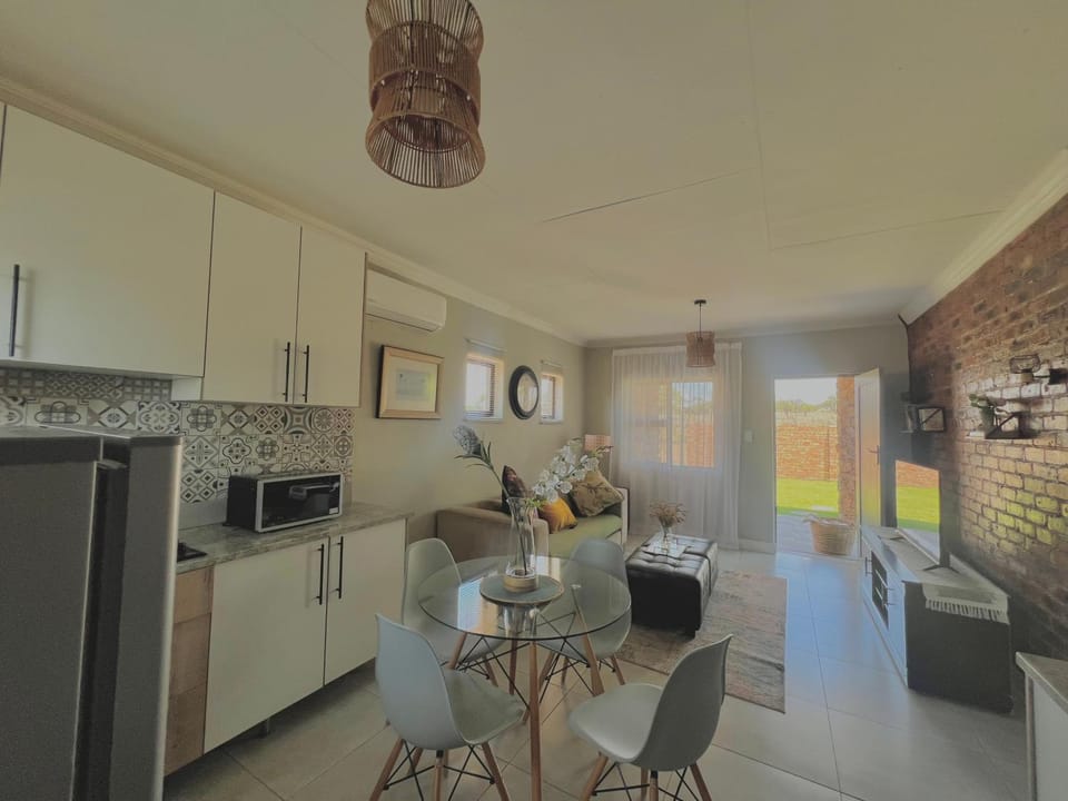 The Cozy Nook @ Skyfall Country Estate Apartment in South Africa