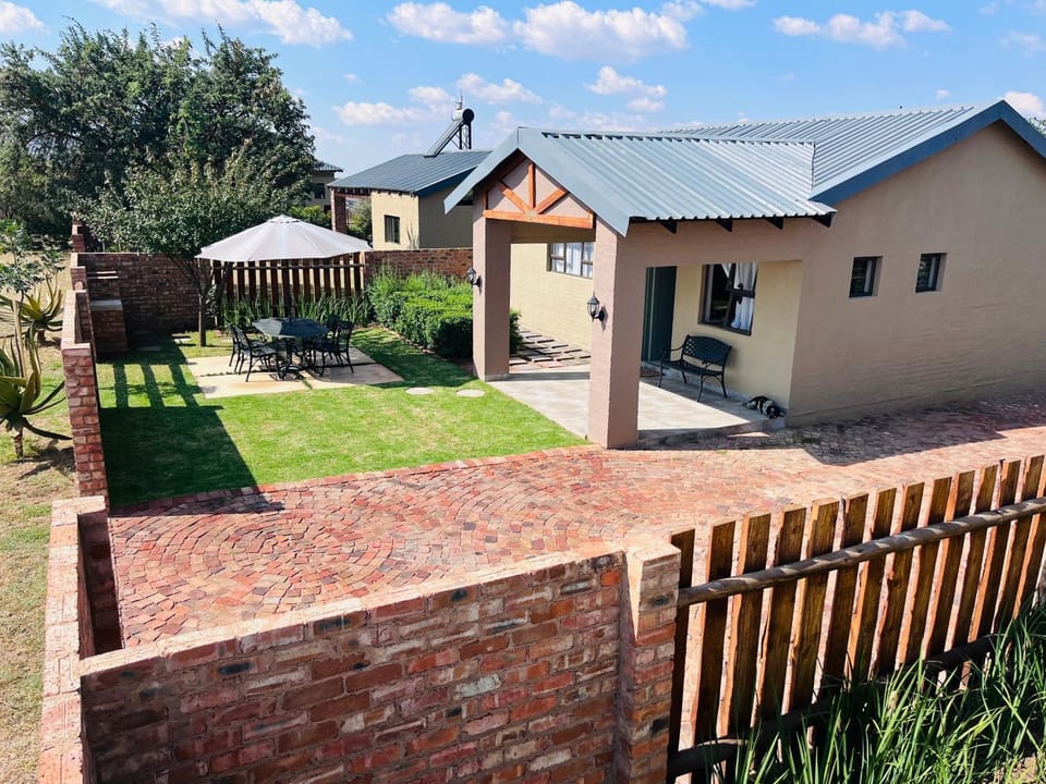 The Comfy Corner @ Skyfall Country Estate Apartment in South Africa