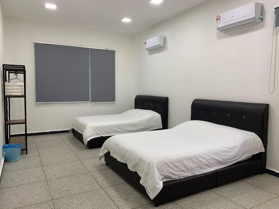 Bed, Photo of the whole room, Bedroom, air conditioner