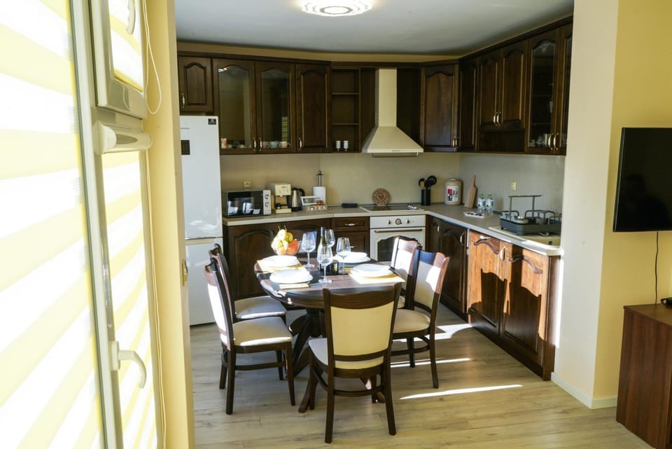 Coffee/tea facilities, Kitchen or kitchenette, Dining area, dishwasher, minibar, pet friendly, stove