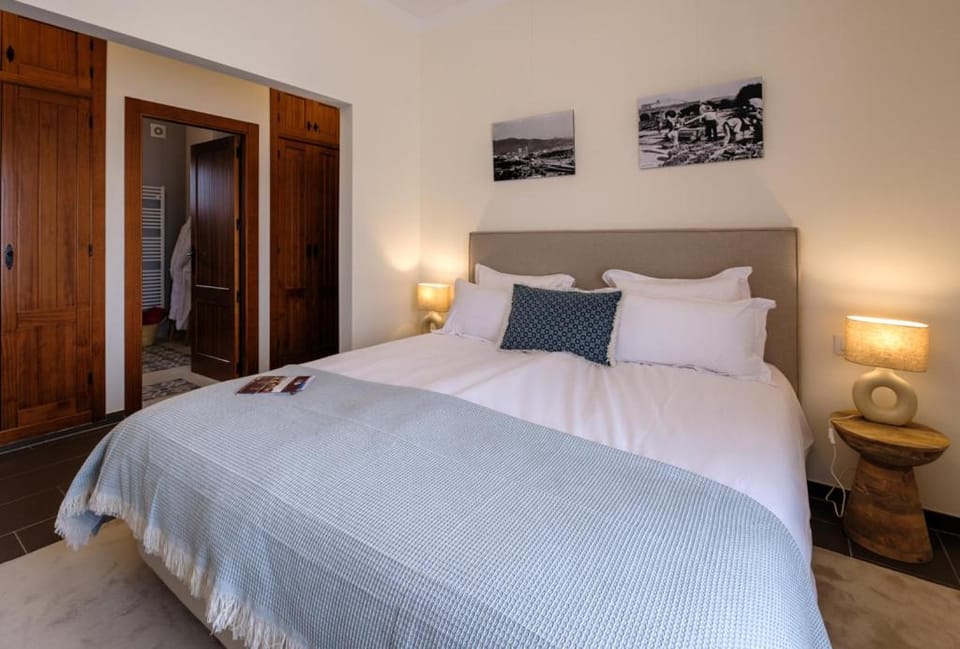 Bathroom, Decorative detail, Bedroom