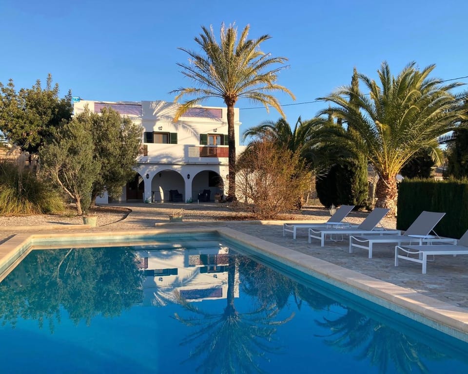 Property building, Day, Garden, Garden view, Pool view, Swimming pool, sunbed