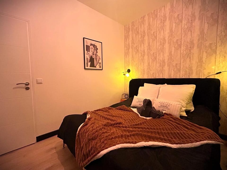 Atelier cosy Père Lachaise & Oberkampf Apartment in Paris