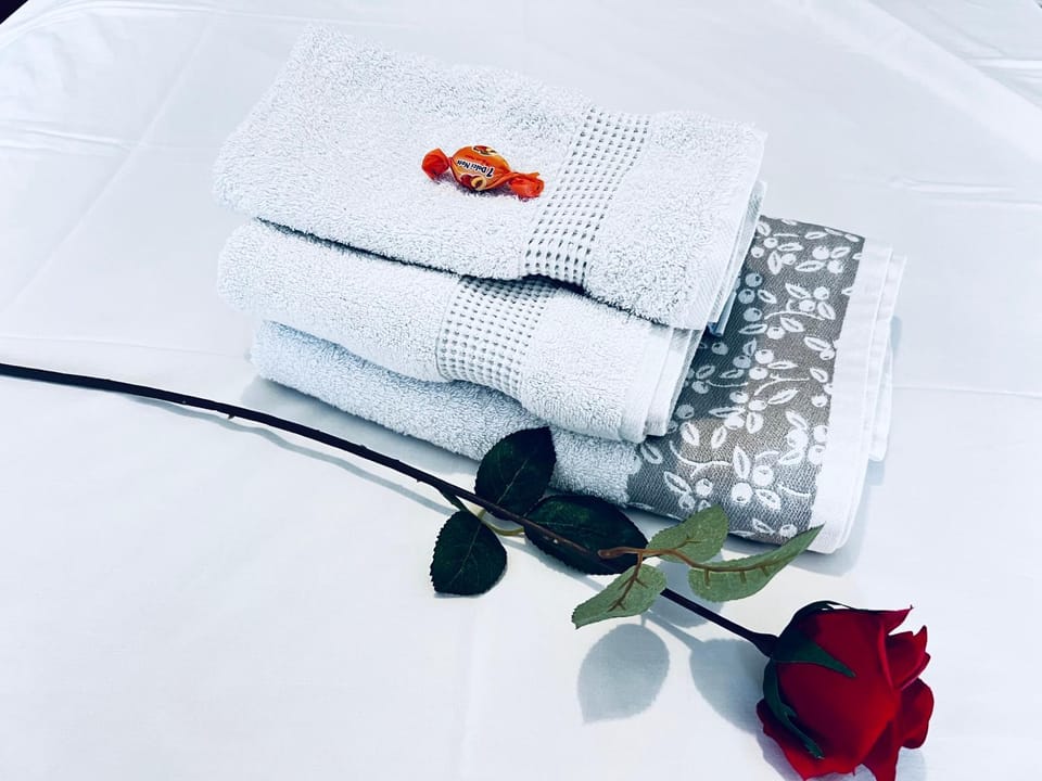 Bedroom, towels