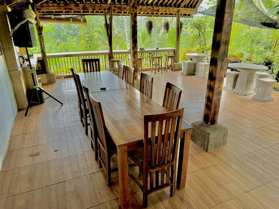 Restaurant/places to eat, Dining area