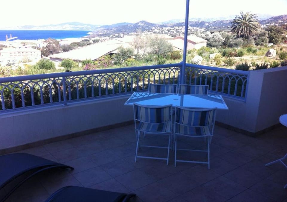 View (from property/room), Balcony/Terrace, City view, Garden view, Mountain view, Sea view