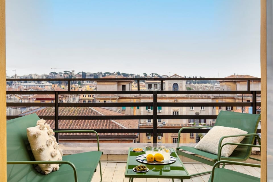 Balcony/Terrace, City view