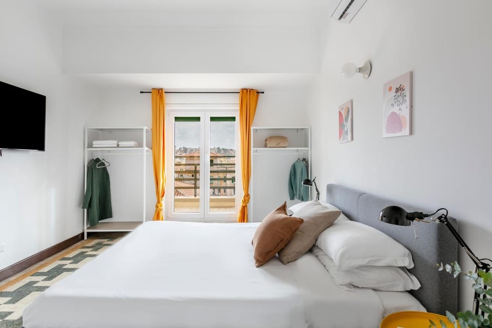 Bed, TV and multimedia, Photo of the whole room, Bedroom, wardrobe