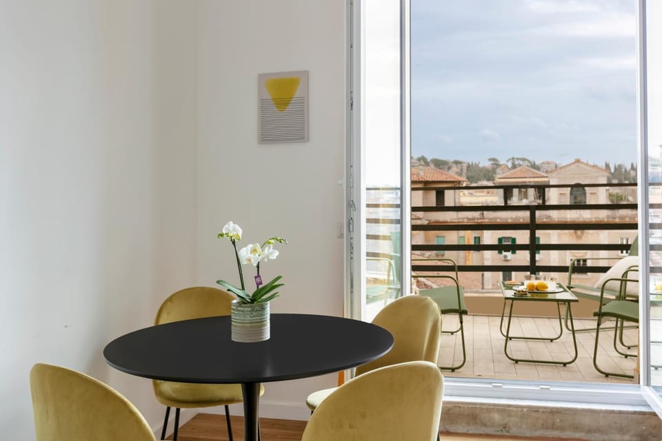 View (from property/room), Balcony/Terrace, Seating area, Dining area