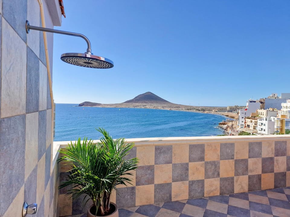 Shower, Balcony/Terrace, Sea view