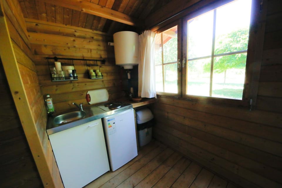 Domaine La faix, Gite le Verger Campground/ 
RV Resort in Auvergne-Rhône-Alpes