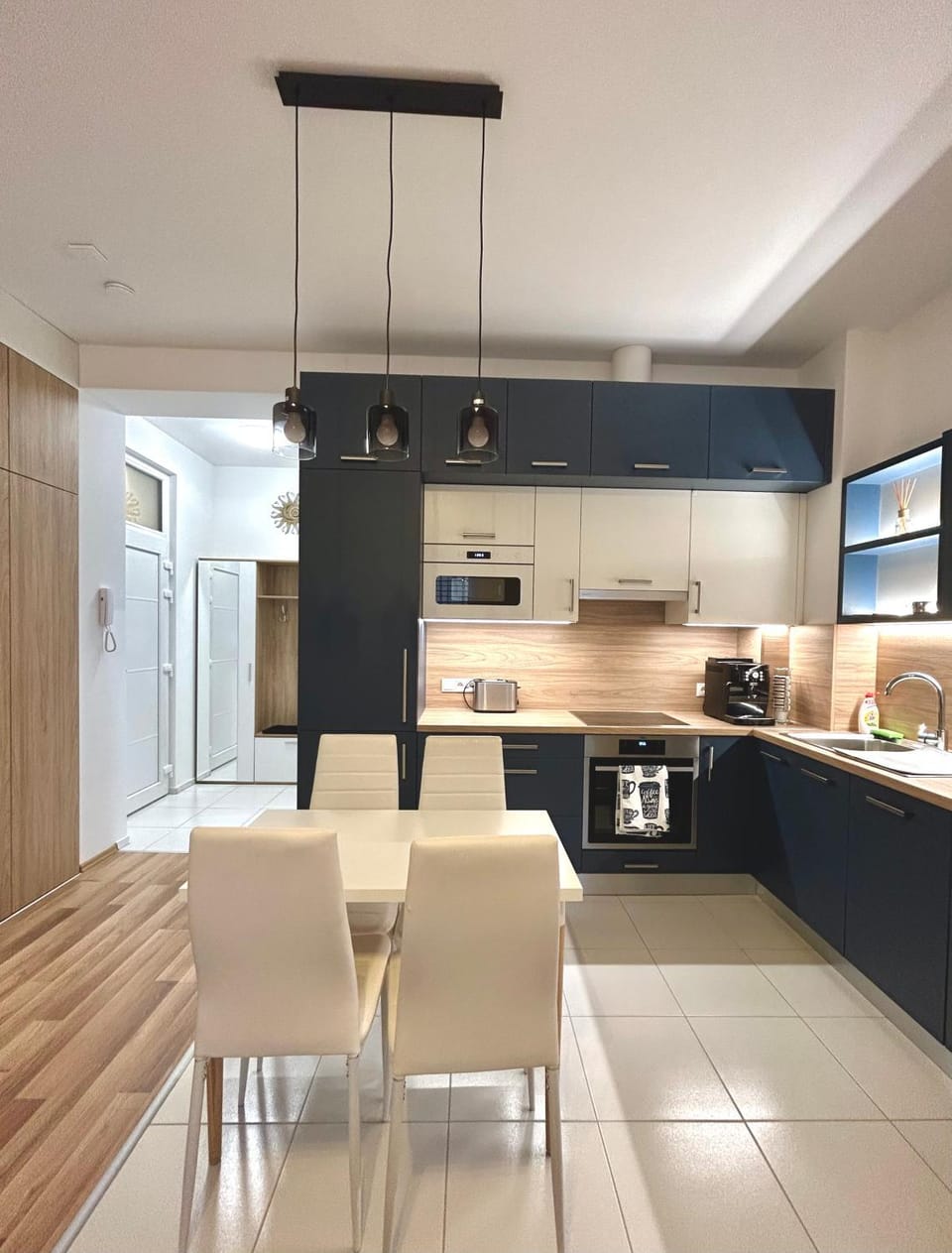 Coffee/tea facilities, Kitchen or kitchenette, Dining area, minibar, pet friendly, stove, toaster