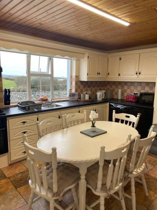 3 bedroom farmhouse in the Lahinch area. House in County Clare