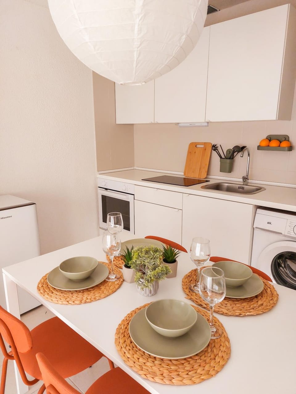 Kitchen or kitchenette, Dining area