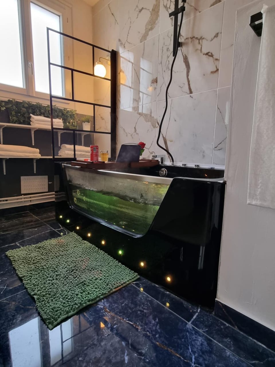 Hot Tub, Bathroom
