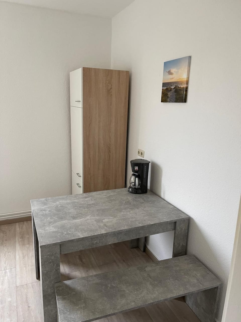 Coffee/tea facilities, Kitchen or kitchenette, Dining area, hair dresser