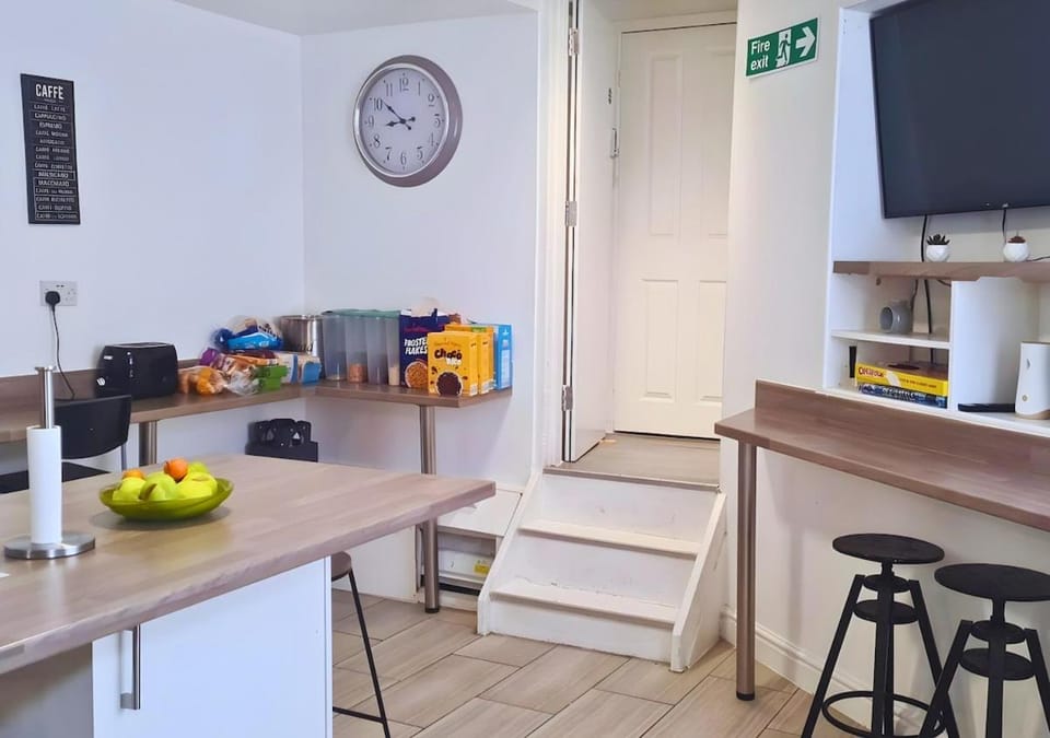 TV and multimedia, Kitchen or kitchenette, Food and drinks, Other, Dining area