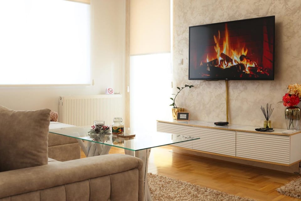 Communal lounge/ TV room, TV and multimedia, Living room