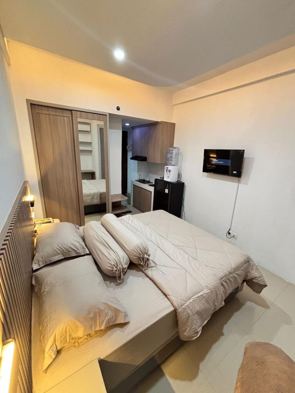Communal lounge/ TV room, Bed, TV and multimedia, Photo of the whole room, Evening entertainment, Bedroom