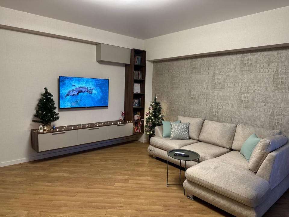 TV and multimedia, Living room, Seating area, Evening entertainment