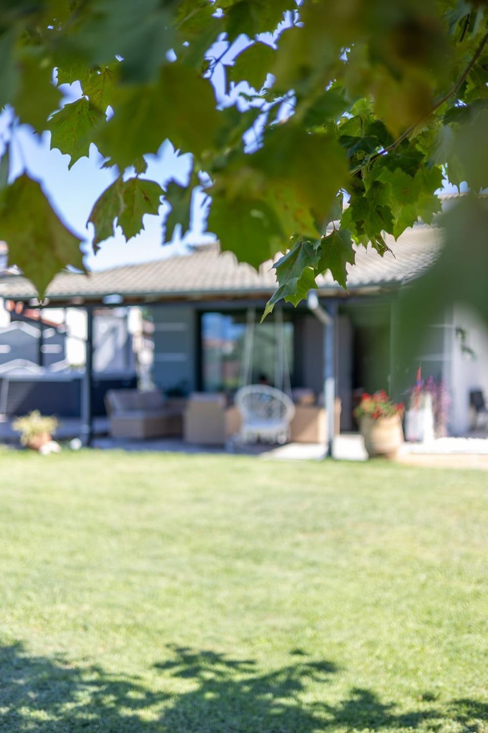 Property building, Day, Natural landscape, Garden, Garden view