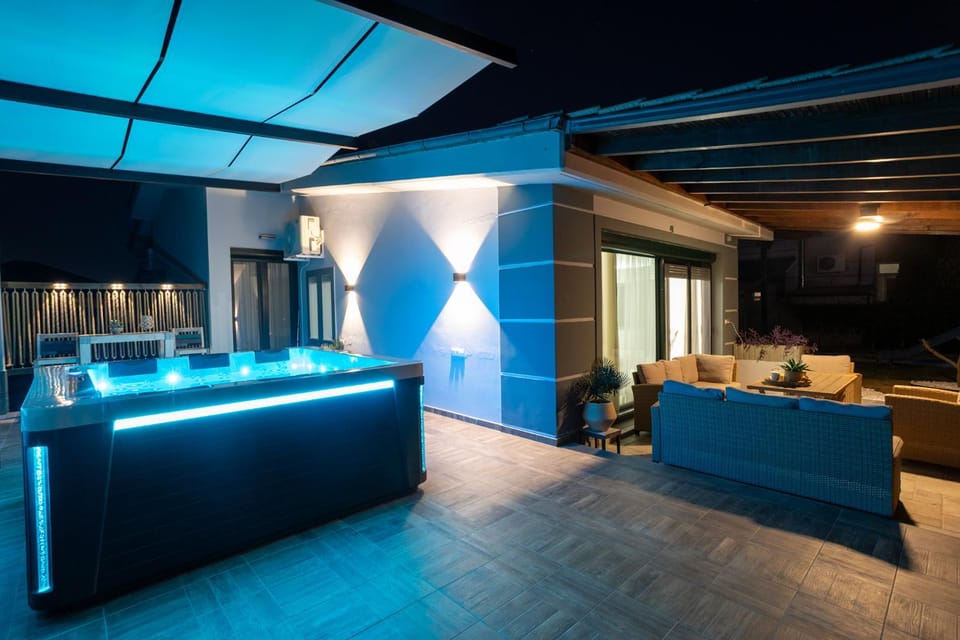 Patio, Hot Tub, Balcony/Terrace, Seating area