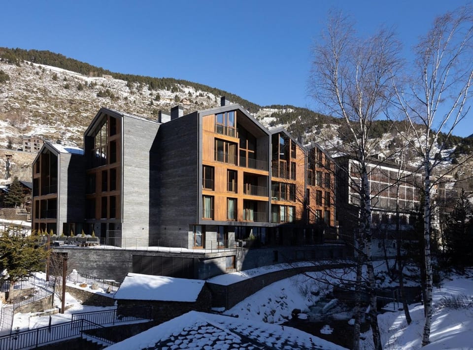 Property building, Day, Natural landscape, Winter, Mountain view