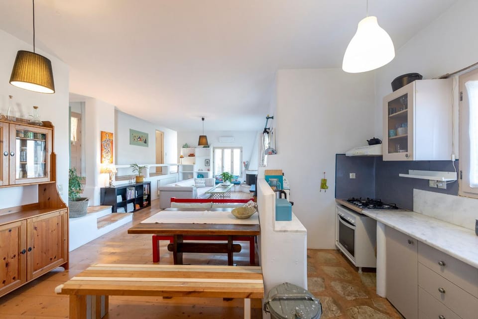 Kitchen or kitchenette, Dining area, oven, stove
