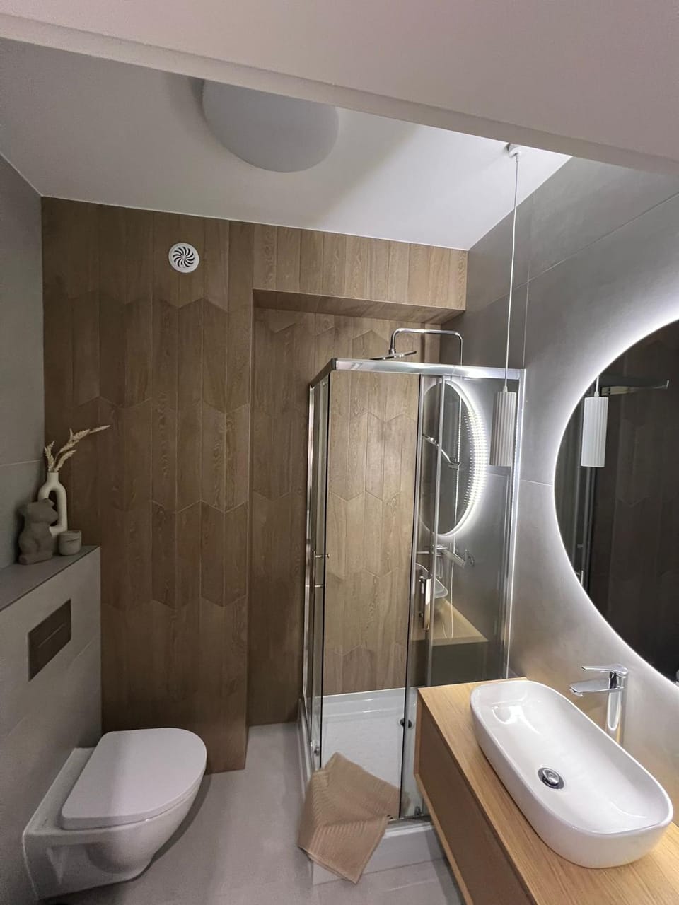 Shower, Toilet, Bathroom, towels