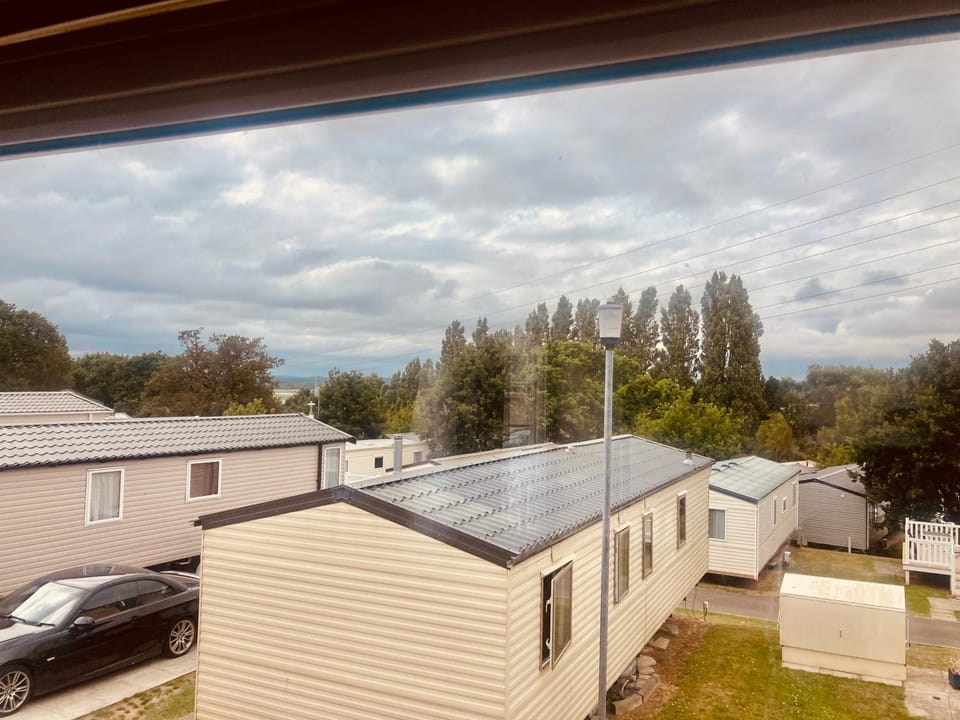 Caravan in Rockley Park 3 Bedrooms Campground/ 
RV Resort in Poole