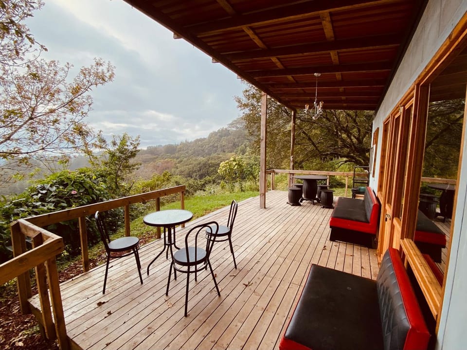 Natural landscape, View (from property/room), Balcony/Terrace, Balcony/Terrace, Seating area, Dining area, Mountain view