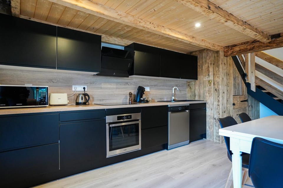 Coffee/tea facilities, Kitchen or kitchenette, Dining area, dishwasher, pet friendly, stove, toaster