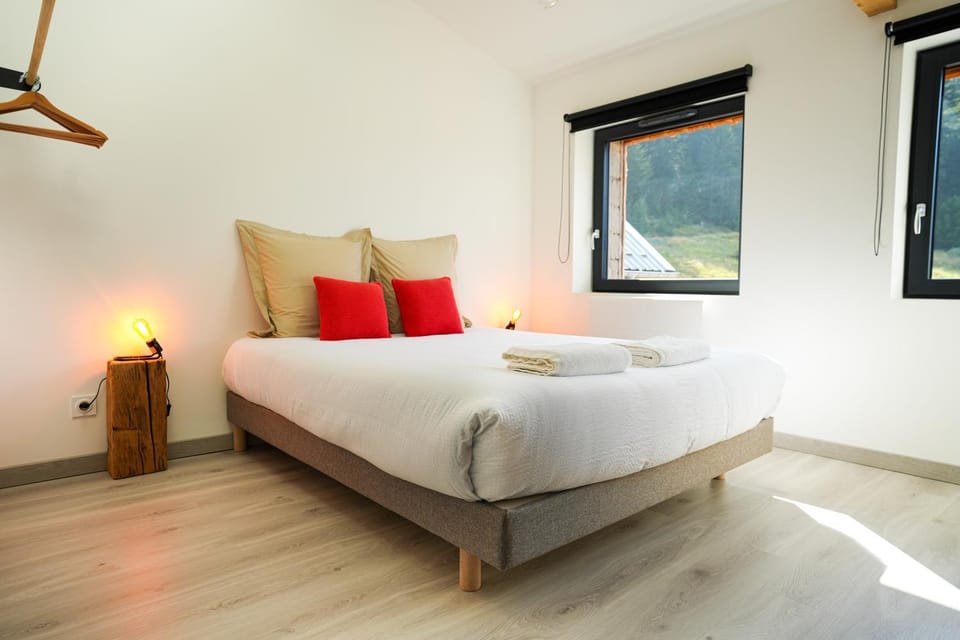 Bed, Photo of the whole room, Bedroom