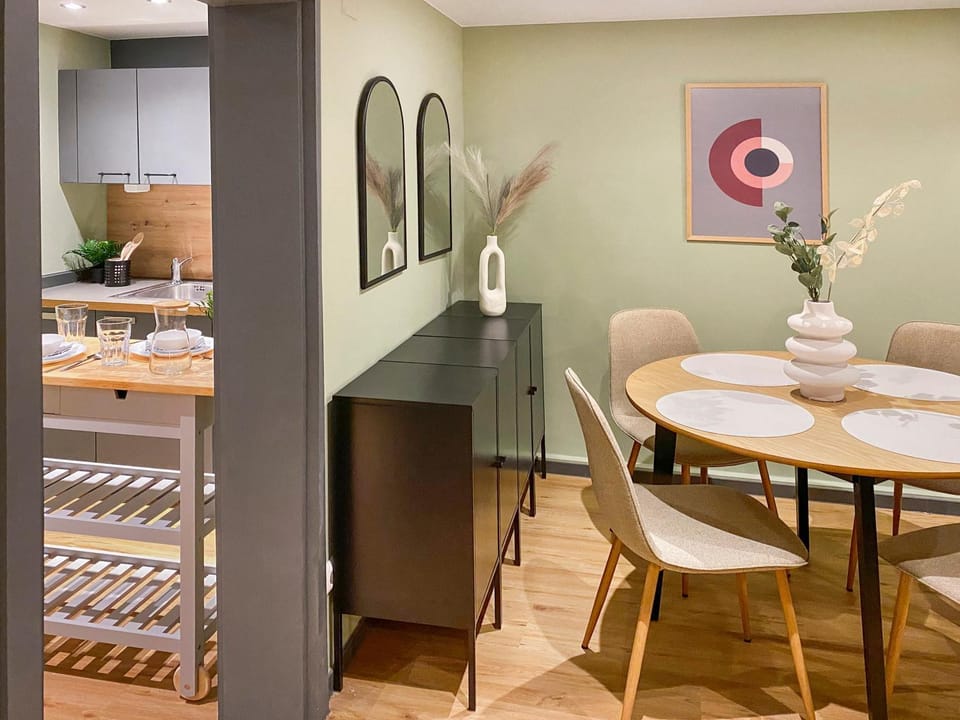 Dining area, kitchen