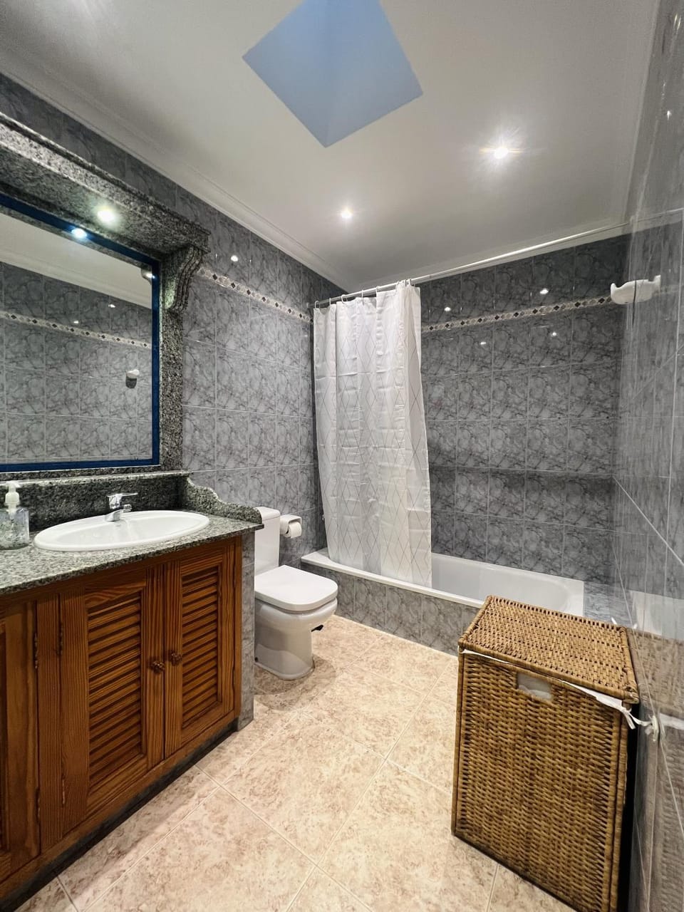 Shower, Toilet, Bathroom, Bath