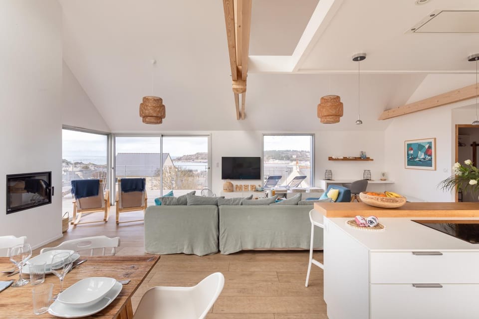 Living room, Dining area