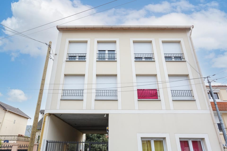 Le blanc gauche BAT A 3ème étage Apartment in Île-de-France