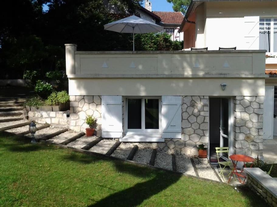 Property building, Patio, Garden, Garden view