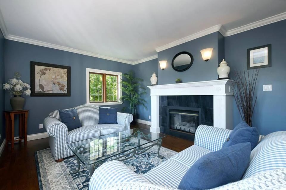 Living room, Seating area, flat iron