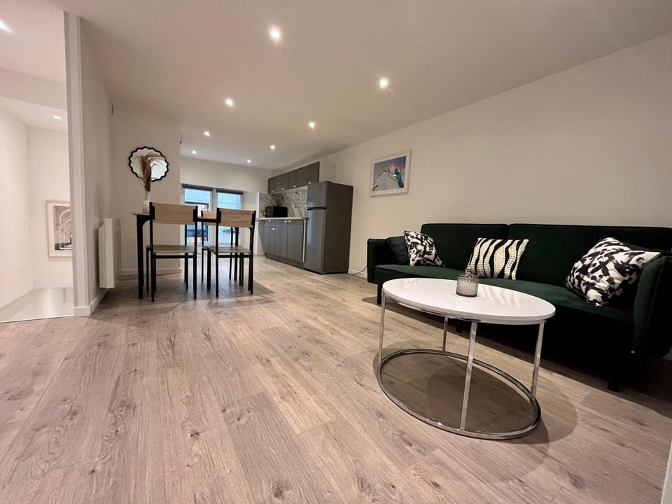 Suite Maël - Appartement 4 personnes - Check in h24 & Wifi Apartment in Lyon