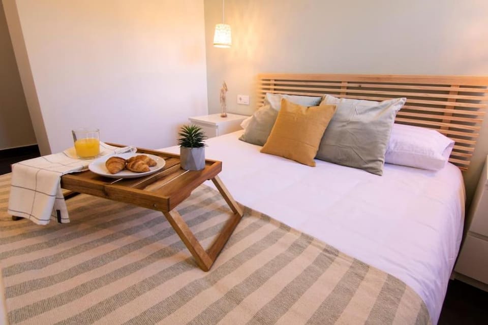 Bed, Photo of the whole room, Bedroom, Breakfast
