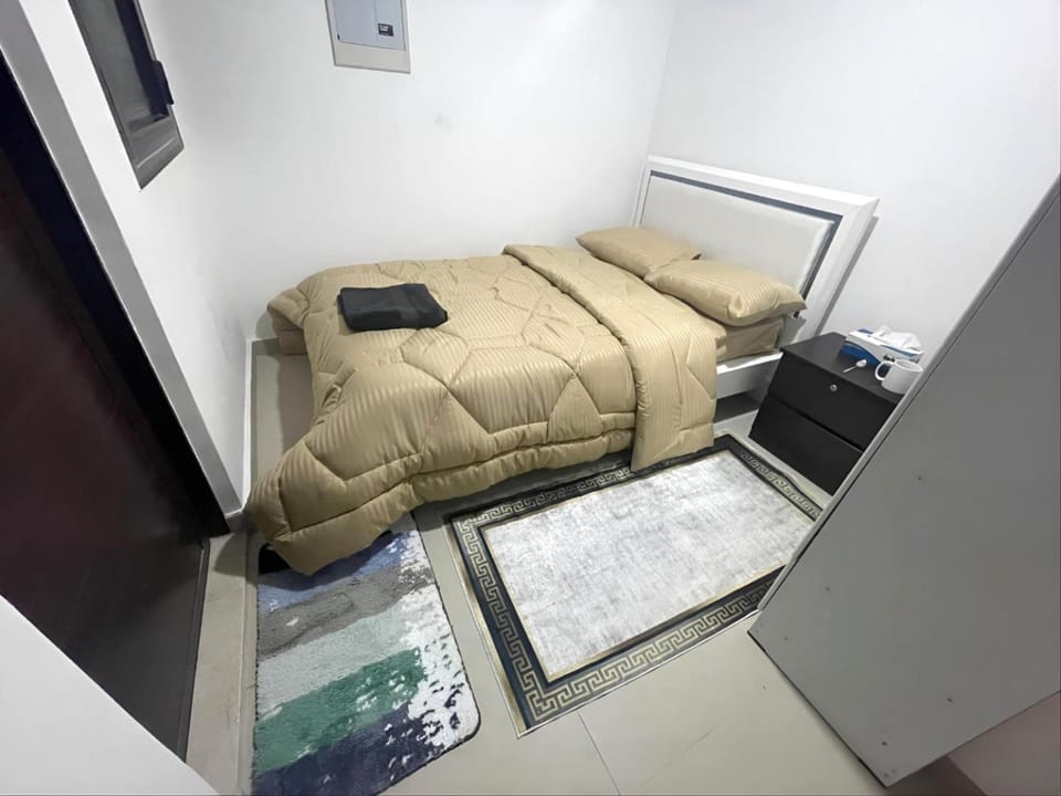 Affordable Master Room - Core of Abu Dhabi Hostel in Abu Dhabi